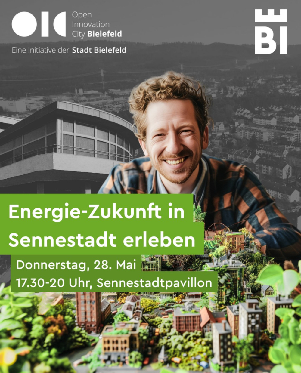 Zu sehen ist ein lächelnder Mann vor einem stilisierten Stadtmodell mit vielen begrünten Gebäuden un