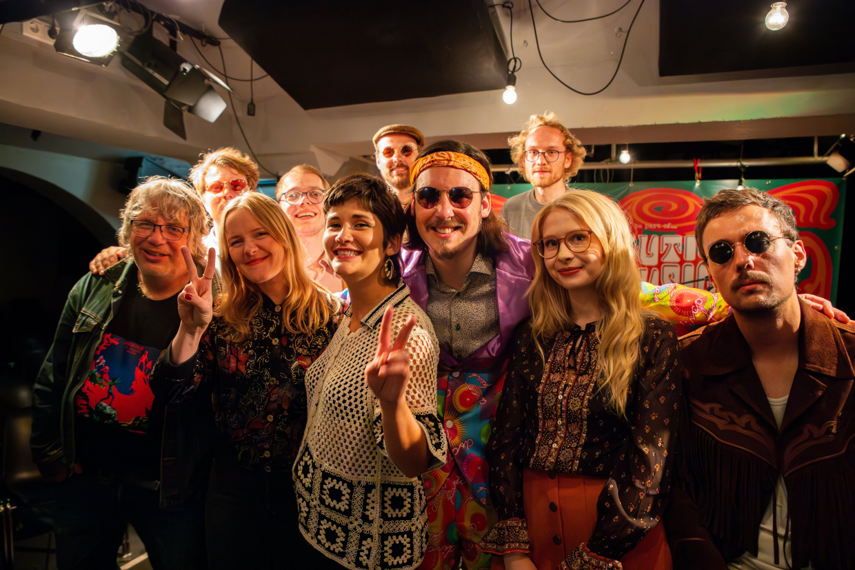 Das zeitgeisty-Team nach einer Show mit dem Programm »Revolution/Disillusion 1968-1978« im Jahr 2024
