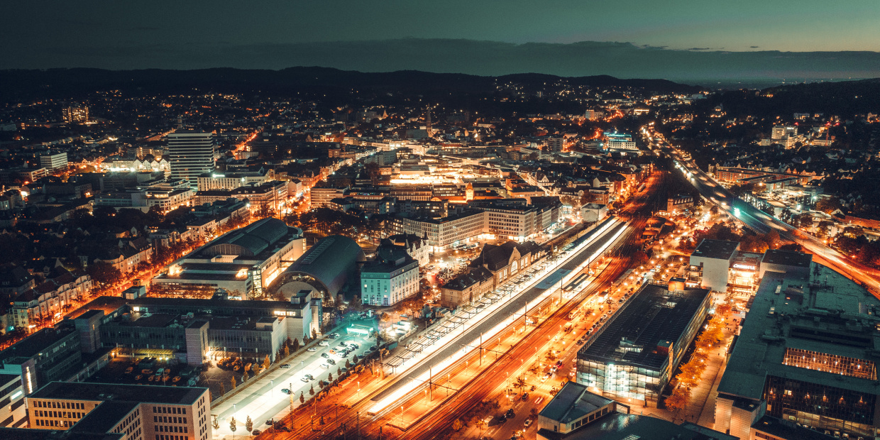 Bielefelder Bahnhof bei Nacht