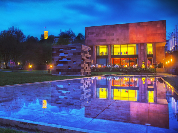 Kunsthalle Bielefeld in der blauen Stunde