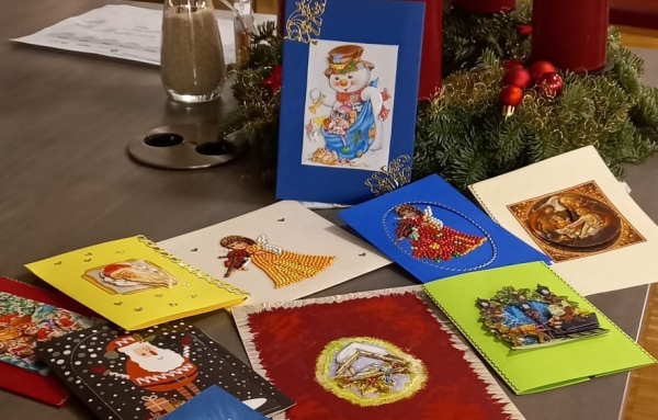 unterschiedliche gestaltete Weihnachtspostkarten