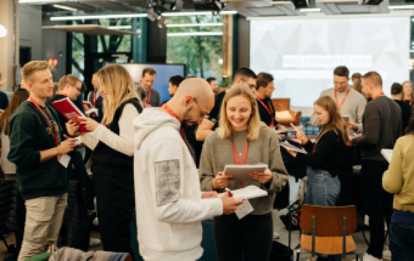 Gründungsinteressierte am Netzwerken