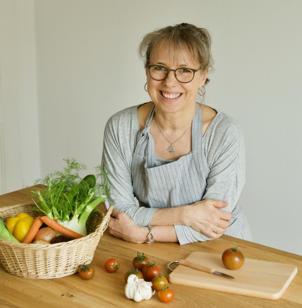 Foto der Kursleiterin in ihrer Lehrküche