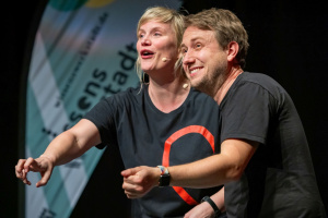 „Nele Kießling und Marvin Meinold bei der Show Brainstorm in der Wissenswerkstadt Bielefeld.