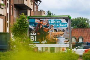 Großfläche mit dem Kampagnenmotiv im Stadtbild